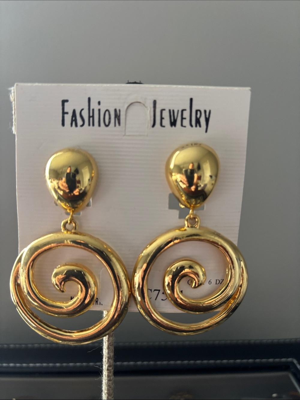 90’s Dead Stock Vintage Shiny Gold Spiral Drop Clip On Earrings